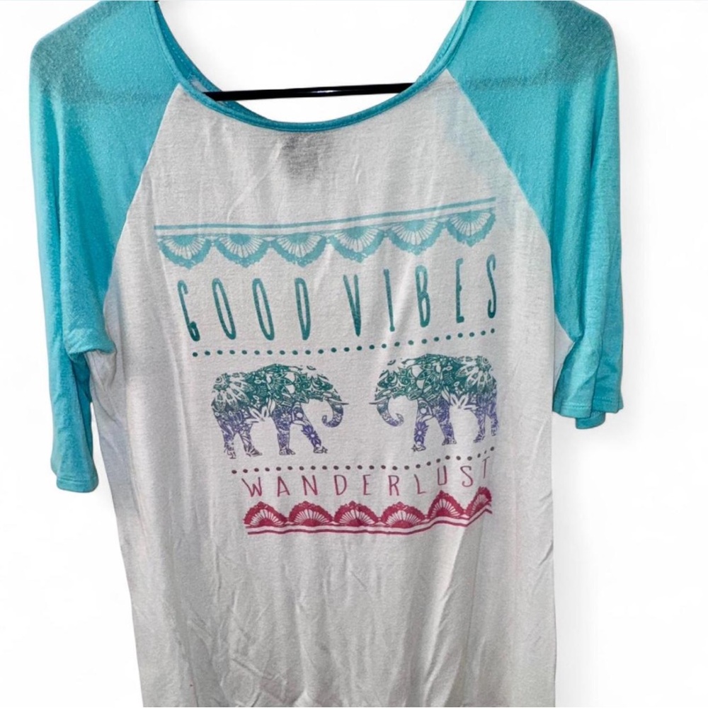 Rue21 Teal and White Patterned Tee